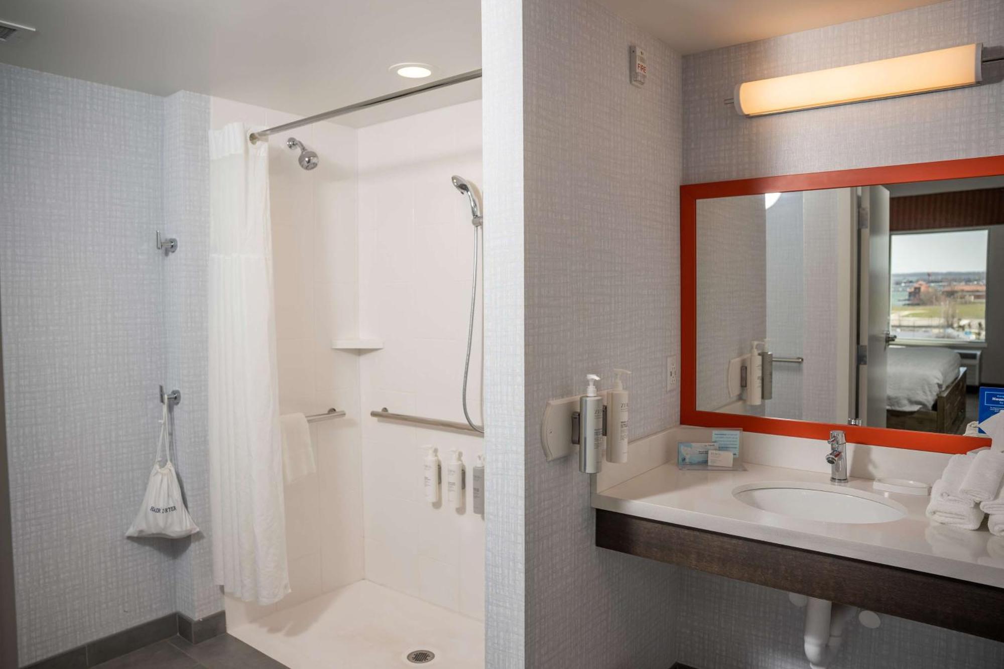 Hampton Inn & Suites Erie Bayfront Eksteriør bilde