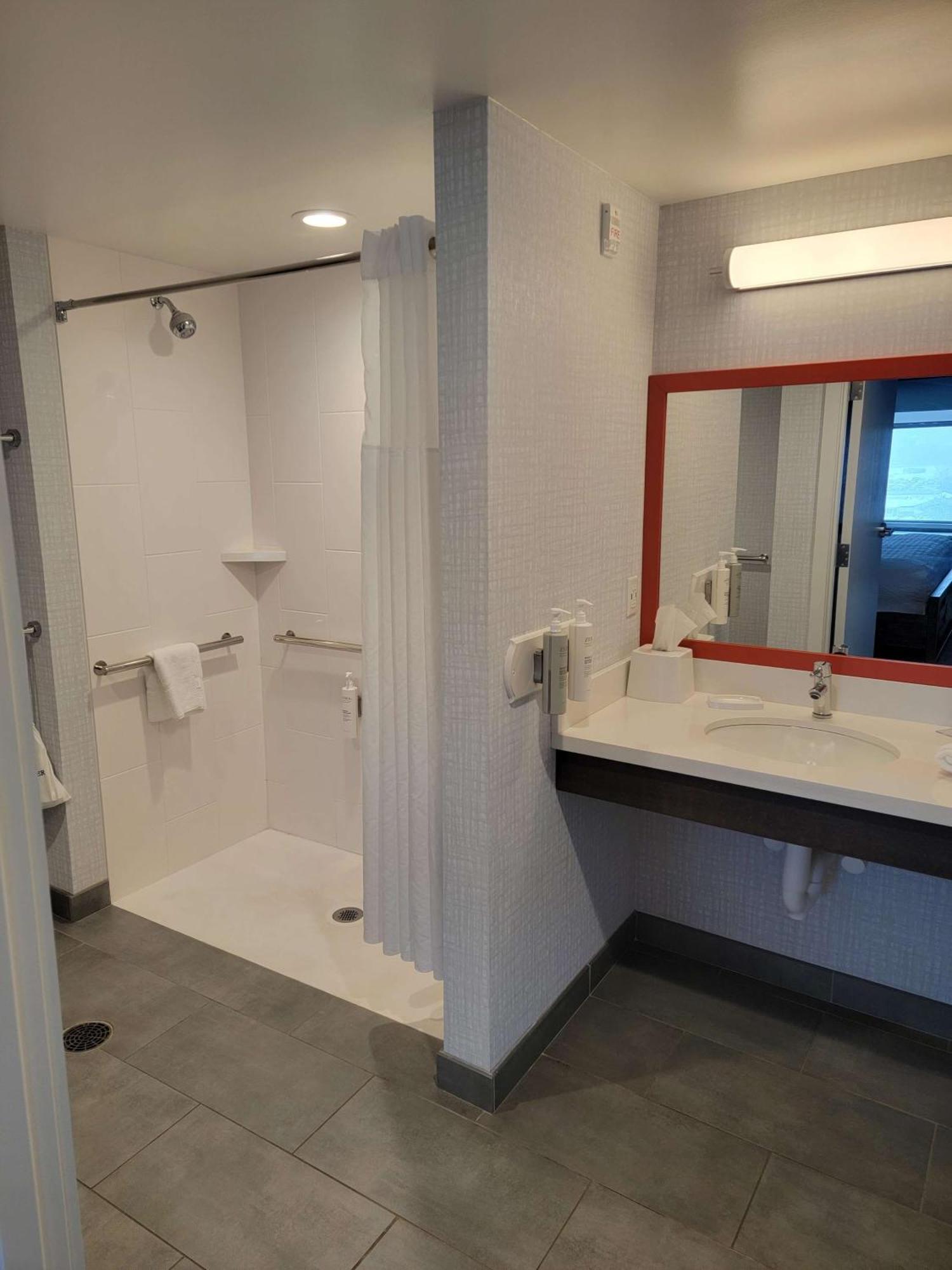 Hampton Inn & Suites Erie Bayfront Eksteriør bilde